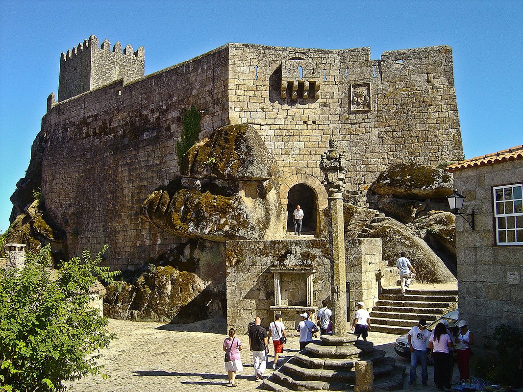 Castelo de Sortelha - Portugal (4420756436).jpg