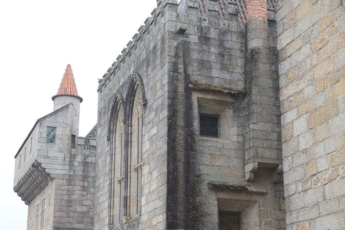 Exterior view of Paço dos Duques de Bragança (Guimarães) 07.jpg