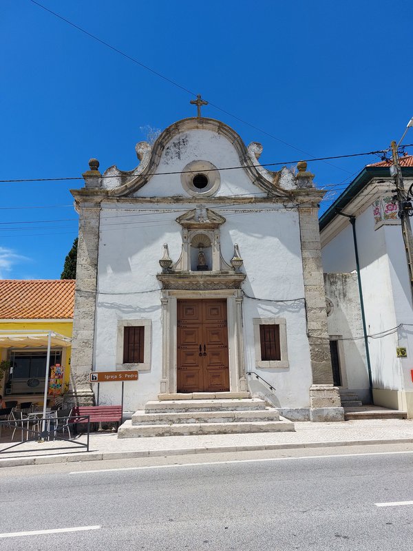 Fachada principal da Igreja de São Pedro na Chamusca em 2024.jpg