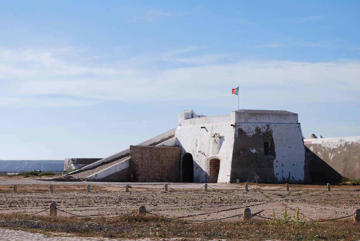 Fortaleza de Sagres - Torre e Muralha.jpg