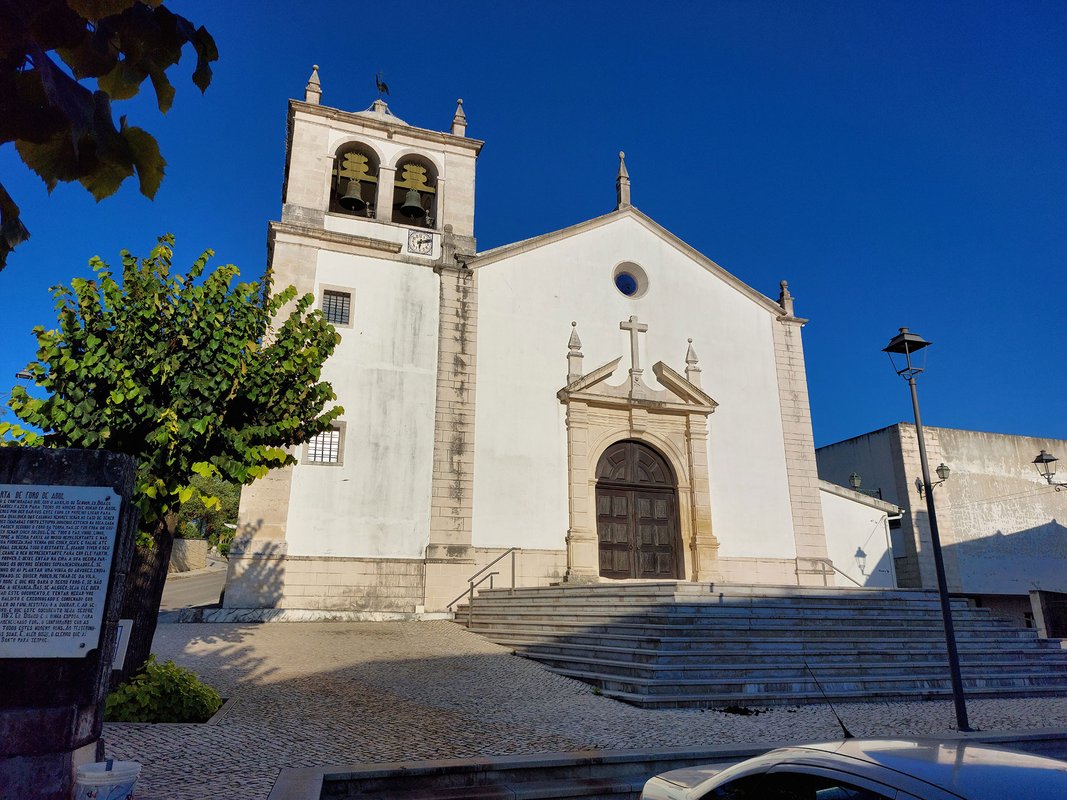 Frente da Igreja de Nossa Senhora das Neves.jpg