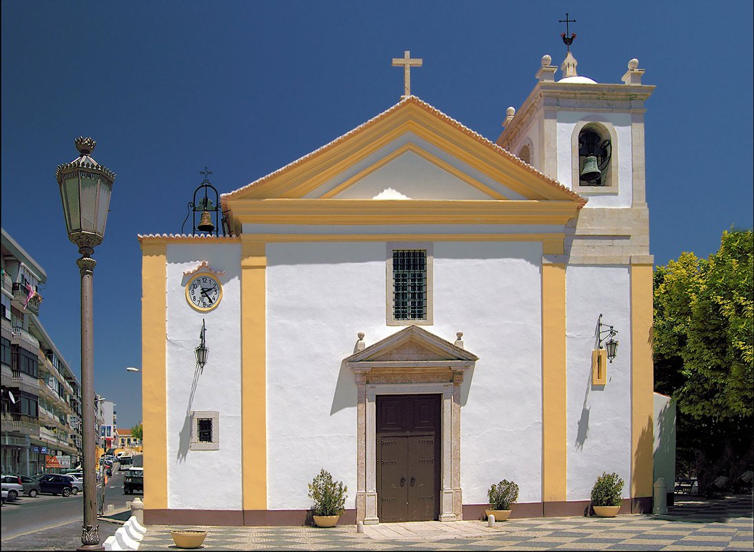 Igreja de Santiago de Camarate.jpg