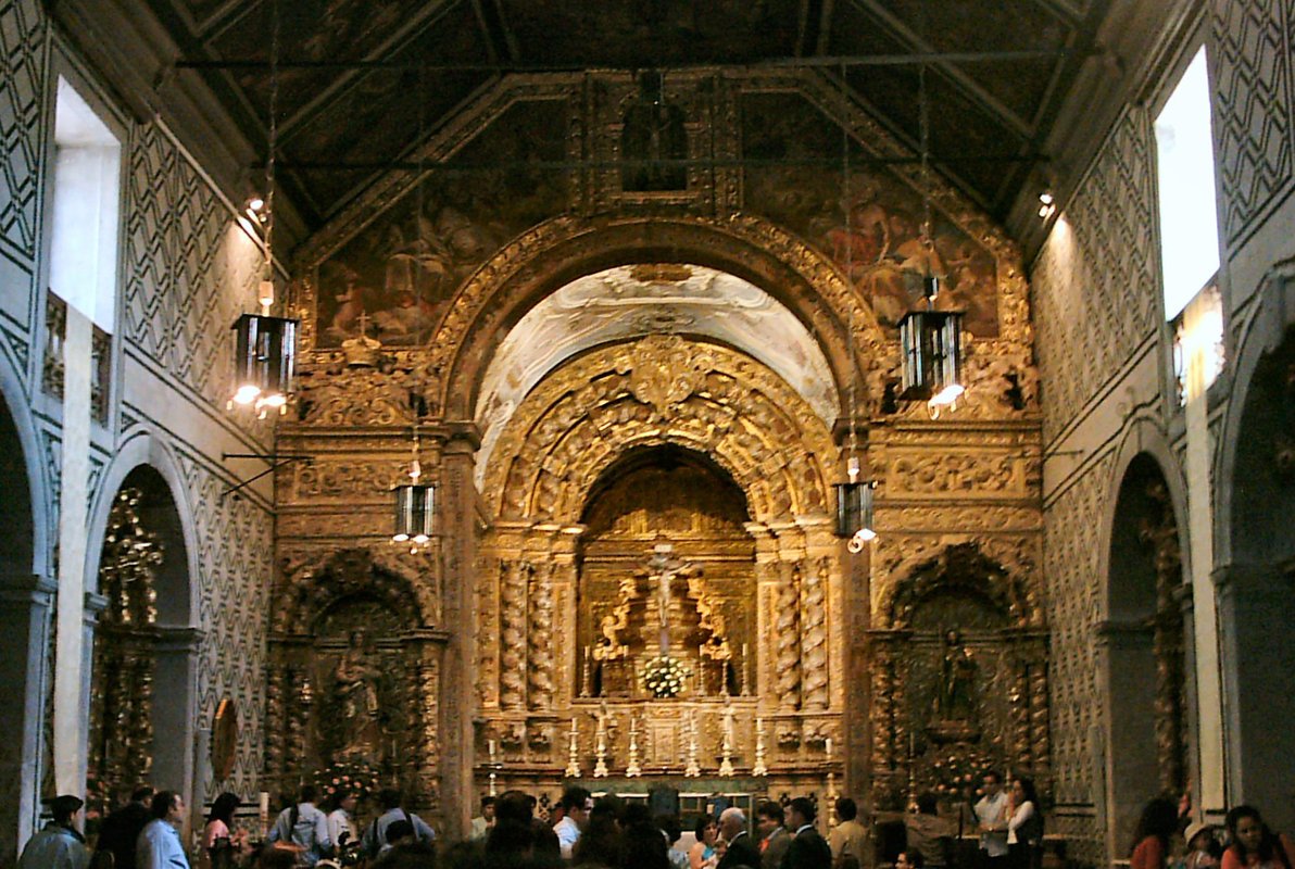 Interior da Igreja de Camarate.jpg