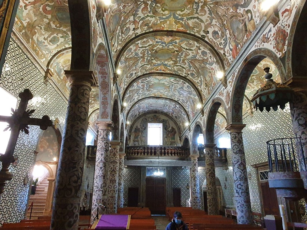 Interior of the Igreja Matriz de Bucelas 06.jpg