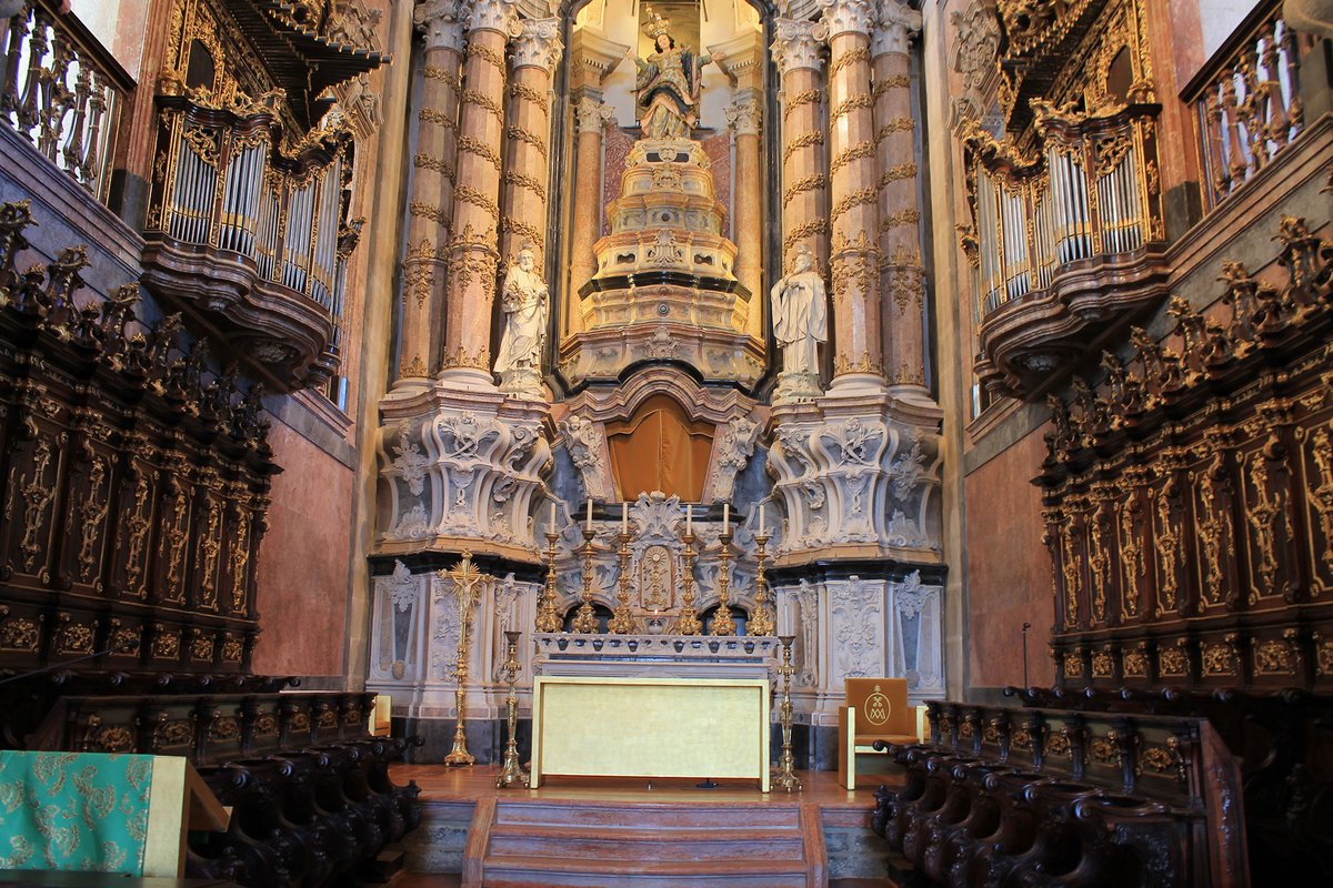 Interior view of Igreja dos Clérigos 07.jpg