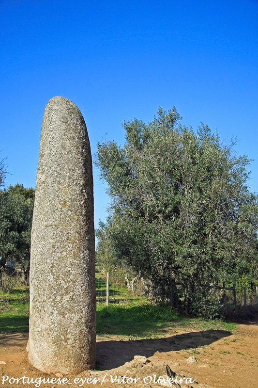 Menir dos Almendres - Portugal (6267550694).jpg