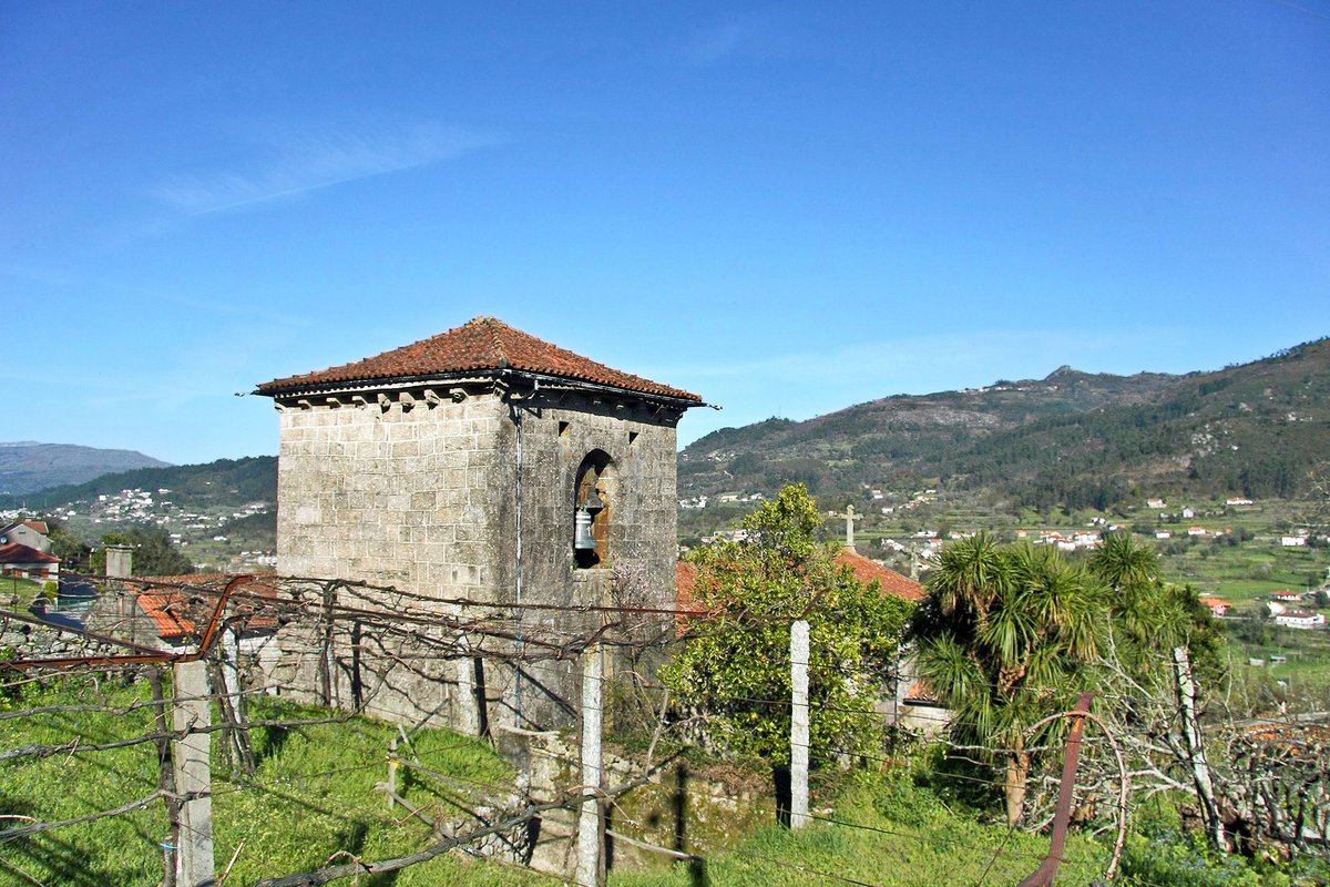 Mosteiro de São Martinho de Crasto - Portugal (4716327025).jpg