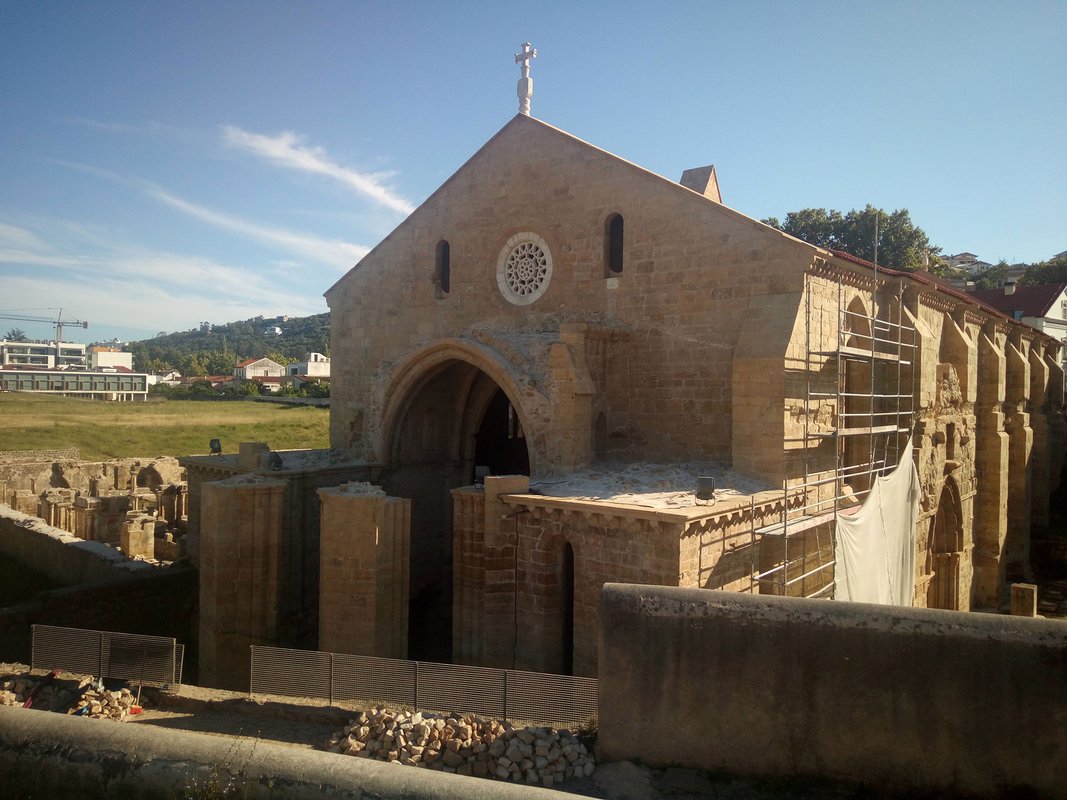 Mosteiro de Santa Clara-a-Velha (1).jpg