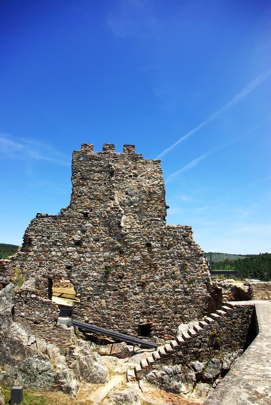 Muralha do castelo de Alegrete Portalegre..jpg