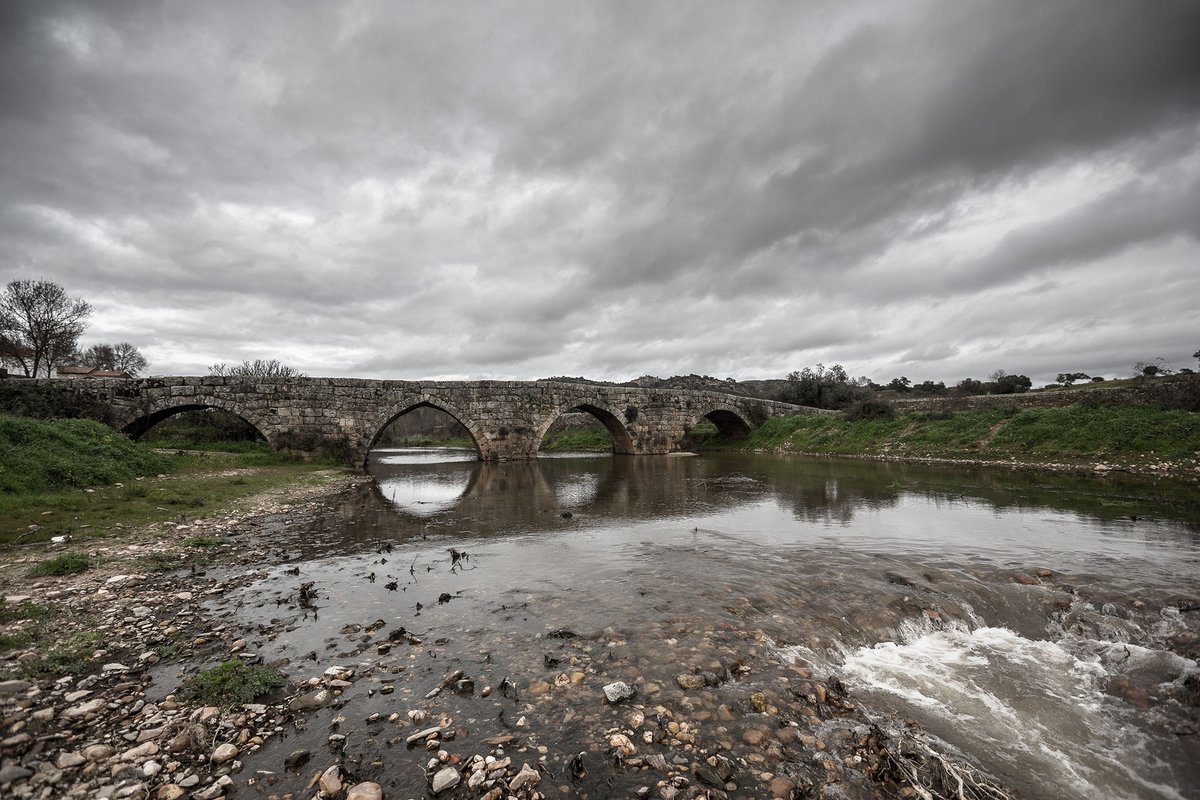Ponte Velha sobre o rio Pônsul (24896824276).jpg