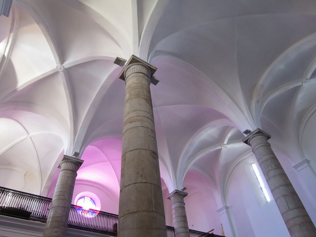 Pormenor dos arcos do tecto.jpg