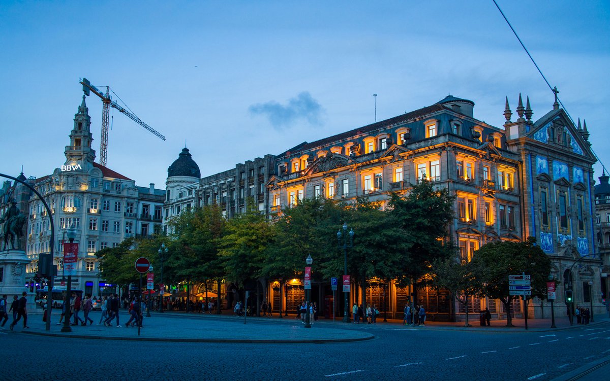 Praca da Libertade (49008163483).jpg