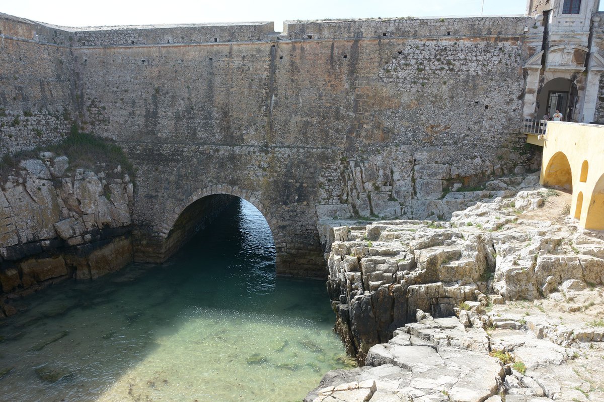 Túnel do Forte de Peniche.jpg