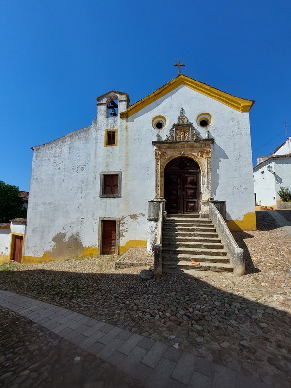 Toda a frente da Igreja da Santa Casa da Misericórdia do Sardoal.jpg