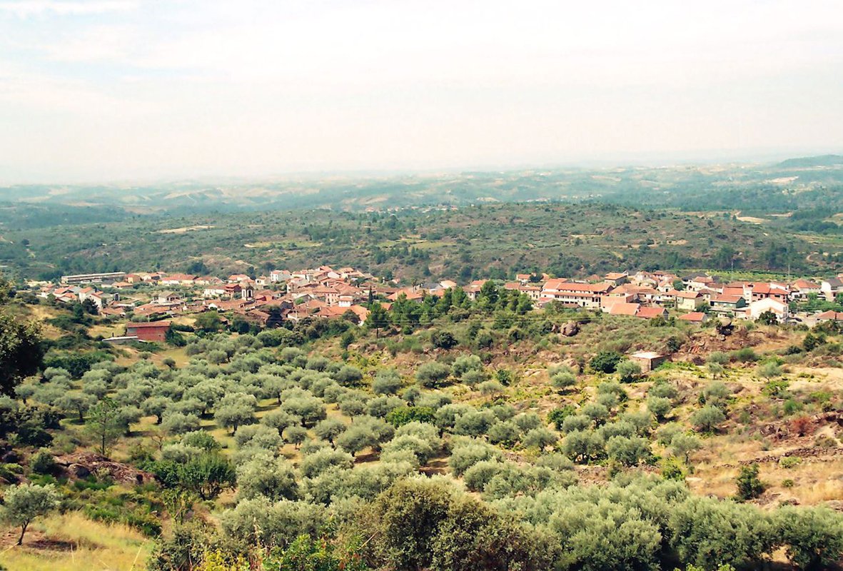 Torre de Dona Chama - Portugal (344279388).jpg