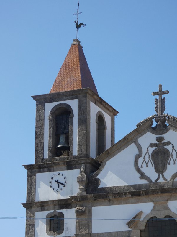 Torre sineira de Santiago de Bougado.jpg
