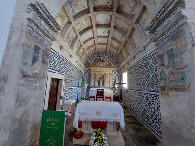 Ambos os frescos de Santo Ambrósio e de Santo Agostinho na Capela de Nossa Senhora da Conceição.jpg