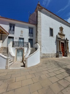 Antigo hospital junto a Igreja da Misericórdia de Torres Novas.jpg