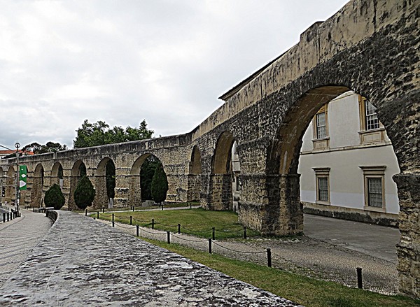 Aqueduto de São Sebastião - panoramio.jpg