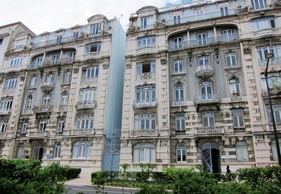 Art nouveau jewels (20144368984).jpg