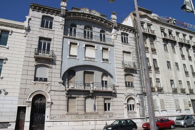 Prédio na Avenida da República, 89 e 89-A