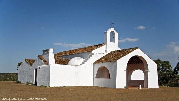 Capela de Nossa Senhora da Ajuda - Portugal (23799914536).jpg