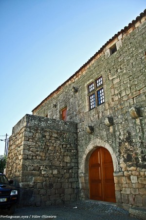 Casa de Dona Loba - Fonte Arcada - Portugal (25885419196).jpg