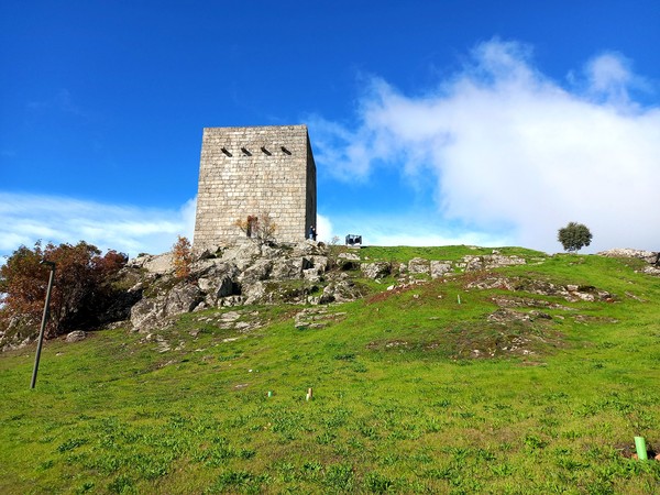 Castelo da Guarda - Torre de Menagem.jpg