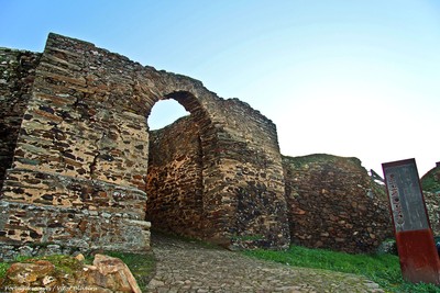 Castelo de Castelo Melhor - Portugal (50766353997).jpg