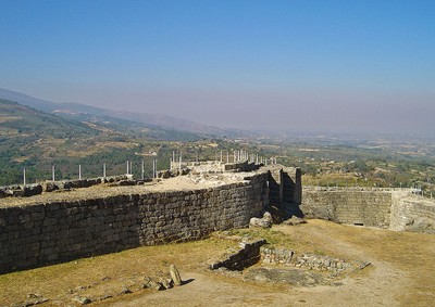 Castelo de Linhares da Beira - Portugal (4414993672).jpg