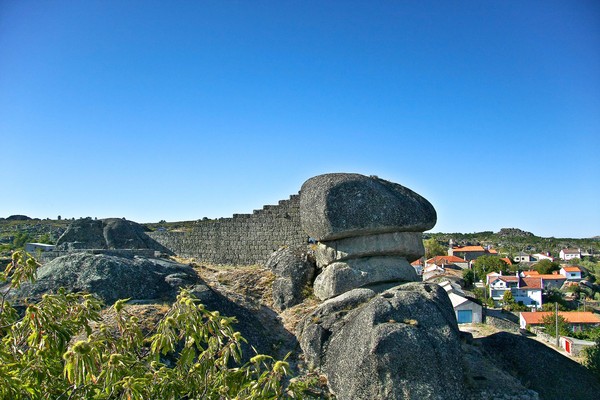 Castelo de Moreira de Rei - Portugal (4117541656).jpg