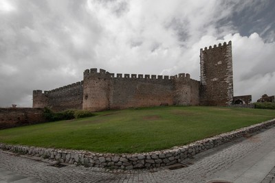 Castelo de Portel - vista geral exterior.jpg