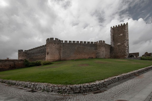 Castelo de Portel - vista geral exterior.jpg