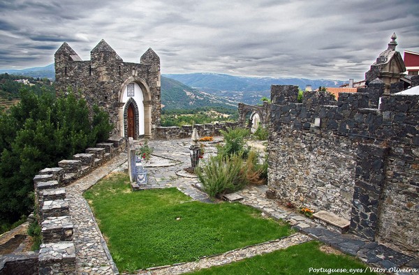 Castelo de Vinhais - Portugal (37928779691).jpg