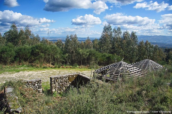 Castro da Cárcoda - Portugal (27860530266).jpg