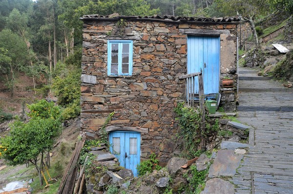 Cerdeira DSC 0250 (52285964508).jpg