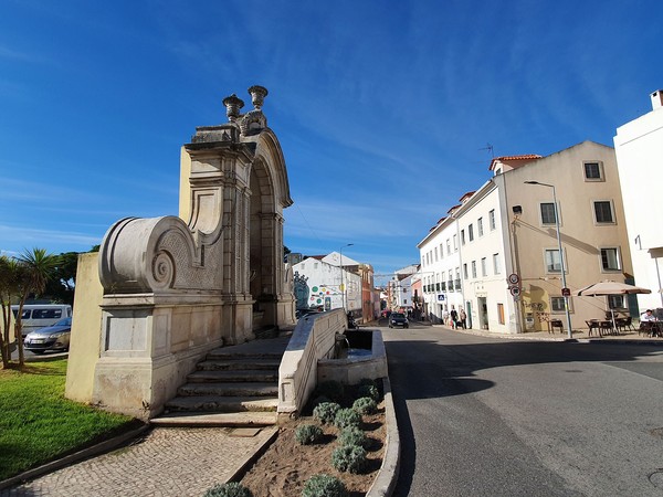 Chafariz das Cinco Bicas 04.jpg