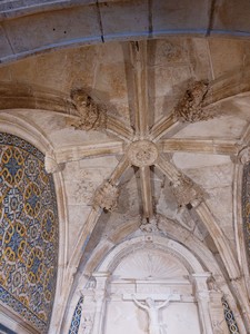 Detalhe do tecto da Capela dos Vales dentro da Capela de Santa Iria.jpg