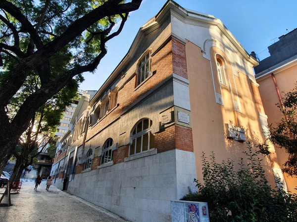 Edifício da Sociedade Nacional de Belas-Artes, Lisboa 02.jpg