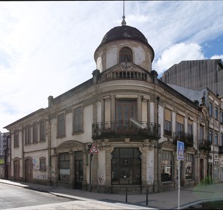 Edifício na Avenida Lourenço Peixinho em Aveiro.jpg