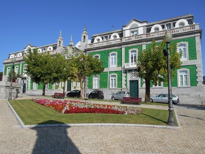 Edificios que compóem o largo antónio lopes.jpg