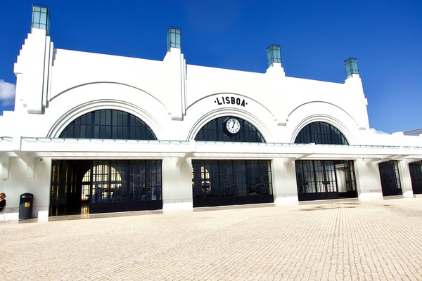 Estação Fluvial de Sul-Sueste, Lisboa (51803425335).jpg