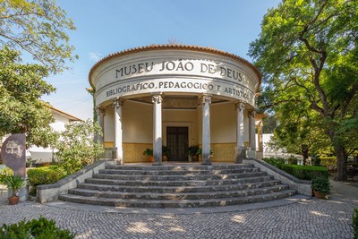 Fachada do Museu e Jardim-Escola João de Deus.jpg