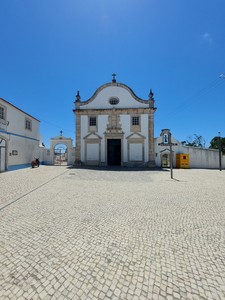 Fachada frontal da Igreja da Misericórdia da Pederneira.jpg