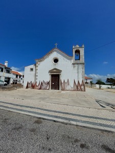 Fachada principal da Igreja de Nossa Senhora da Ajuda em Peniche.jpg