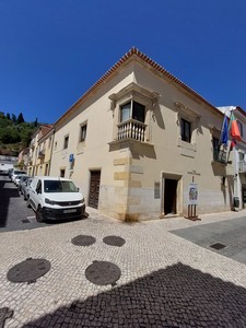 Fachada quinhentista na Rua Direita da Várzea Pequena