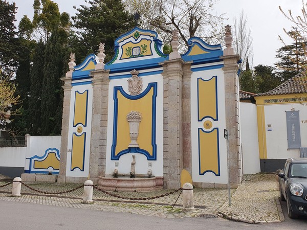 Fontanário Vila Nogueira de Azeitão 02.jpg