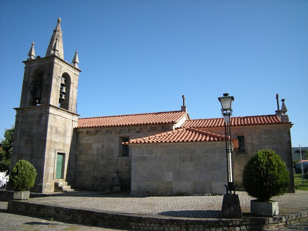 Iglesia de São João Baptista de Queijada (4336729569).jpg