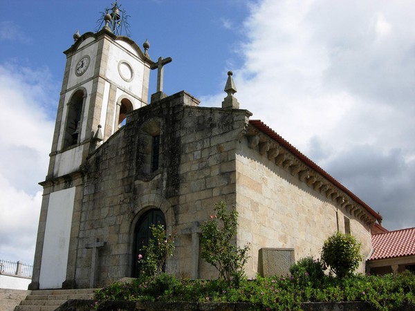 Iglesia de Santa Marinha de Arcozelo (2444200374).jpg
