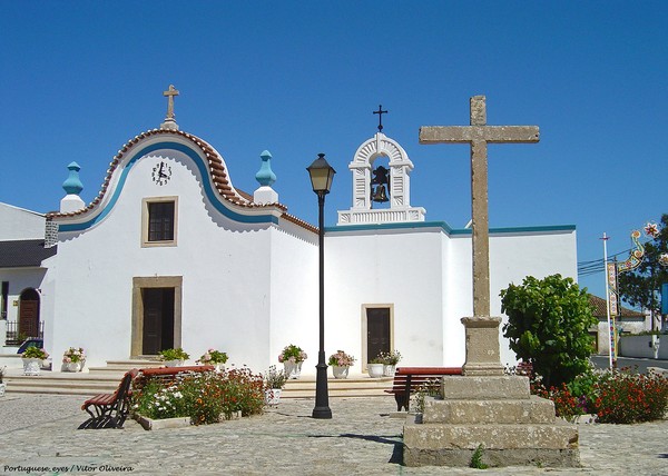 Igreja Matriz de Ferrel - Portugal (17199589566).jpg